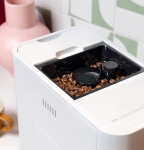 ⁦Espresso Machine Cafe Affetto Automatic Matte White – ماكينة اسبريسو اوتوماتيك مع Milk Frother ضمان سنة⁩ - الصورة ⁦3⁩