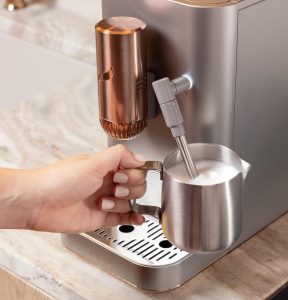 ⁦Espresso Machine Cafe Affetto Automatic – ماكينة اسبريسو اوتوماتيك مع Milk Frother ضمان سنة⁩ - الصورة ⁦3⁩